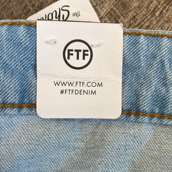 NEW FTF size 28 super cute shorts - Picture 5 of 10